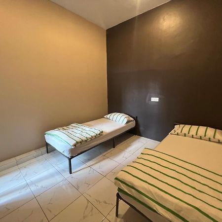 Theatbas Homestay 17 In Seri Iskandar Perak 3 Bedroom Bota Eksteriør billede